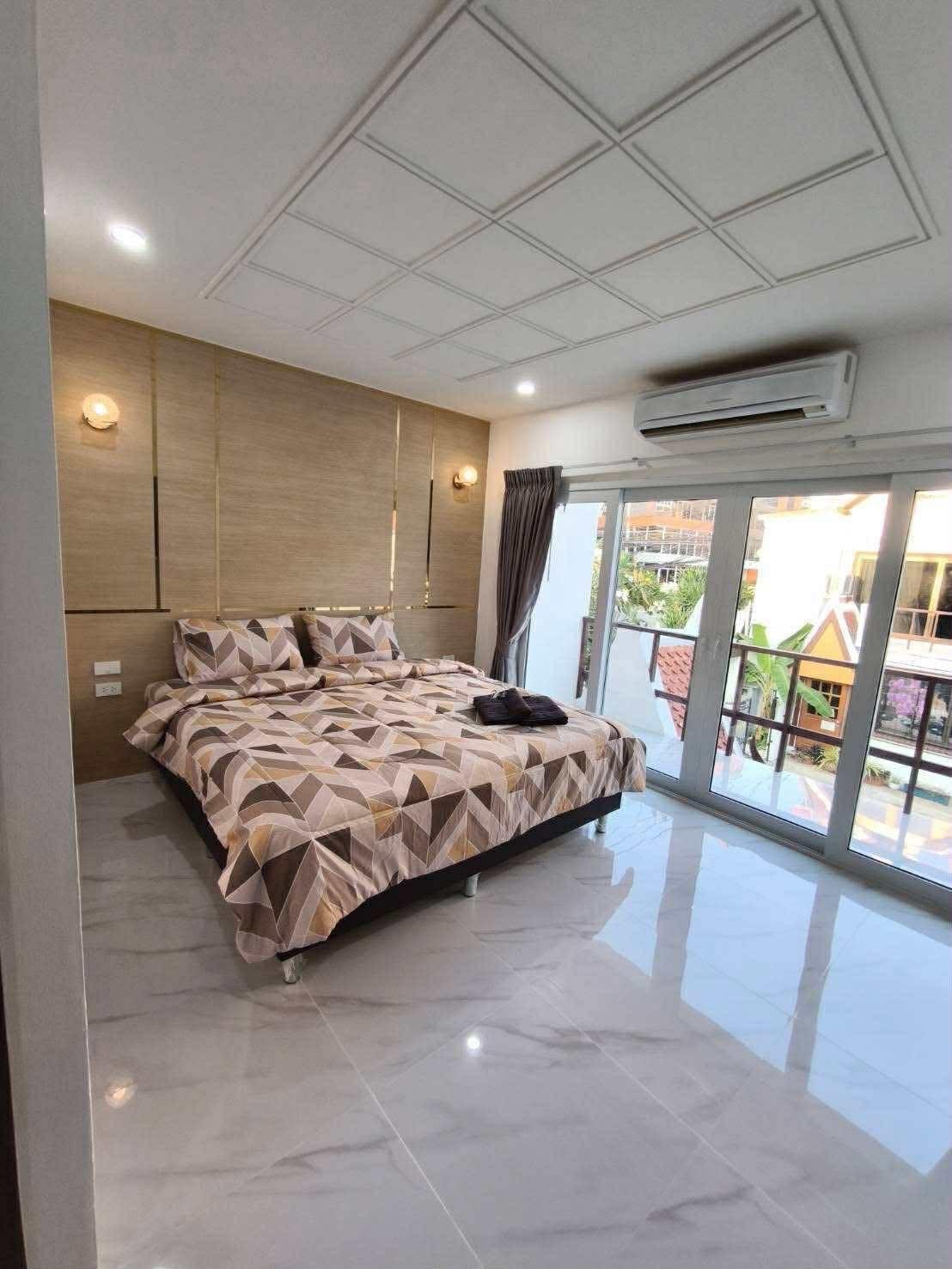 Newly Renovation Townhouse 3 story 4 beds 5 baths in Pratamnak for RENT photo 14