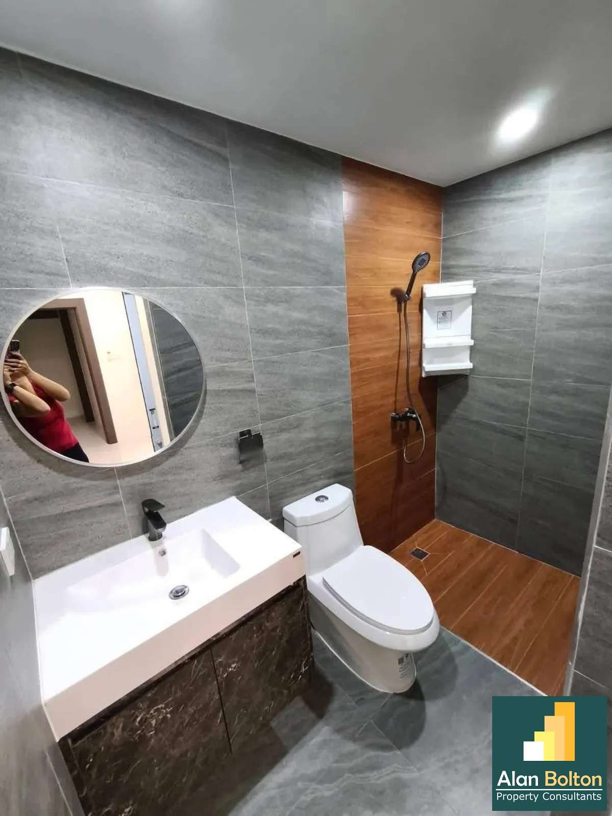 Newly Renovation Townhouse 3 story 4 beds 5 baths in Pratamnak for RENT photo 11