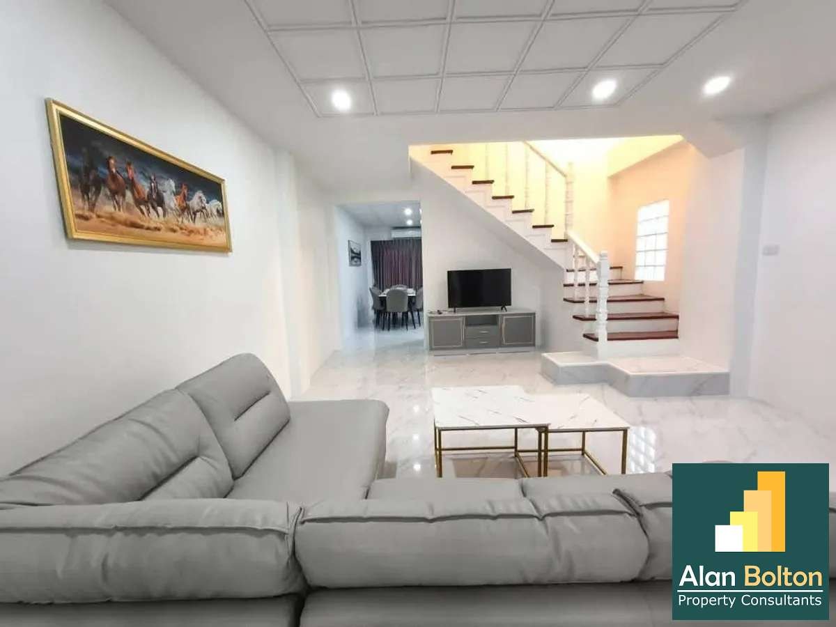 Newly Renovation Townhouse 3 story 4 beds 5 baths in Pratamnak for RENT photo 3