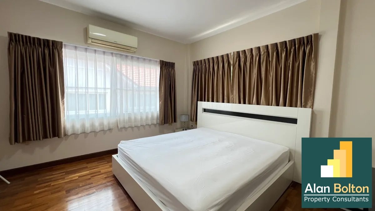 Pool Villa 4 Bedrooms 3 Bathrooms in East Pattaya photo 16