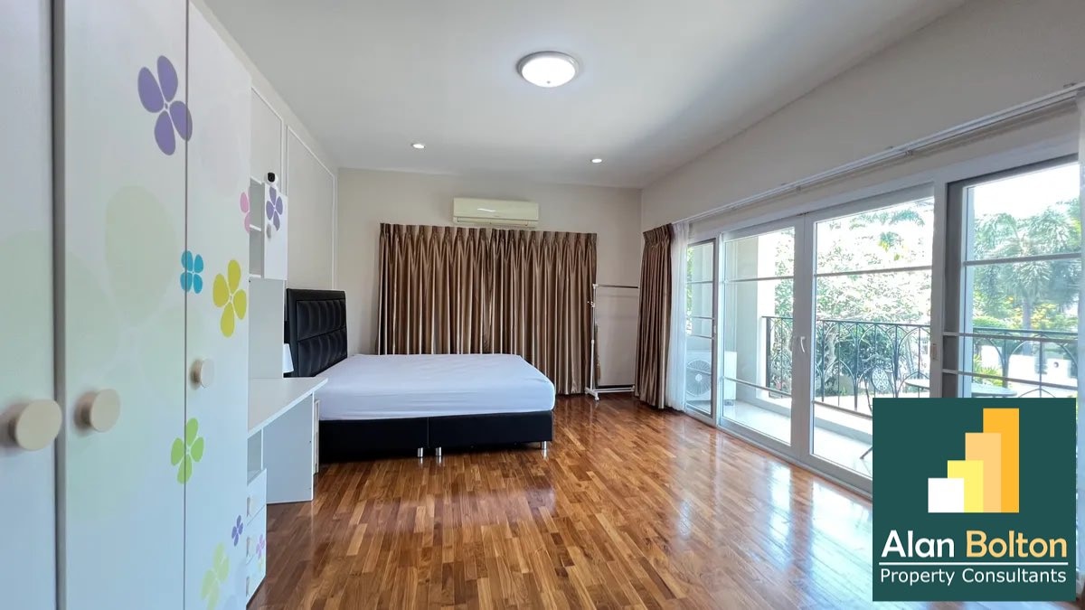 Pool Villa 4 Bedrooms 3 Bathrooms in East Pattaya photo 15