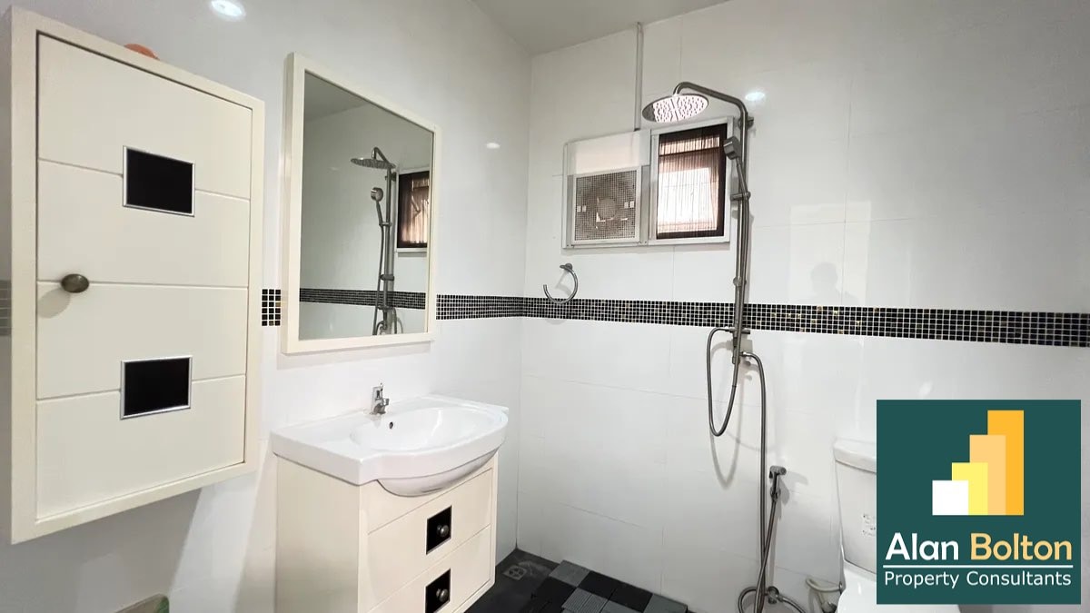 Pool Villa 4 Bedrooms 3 Bathrooms in East Pattaya photo 19