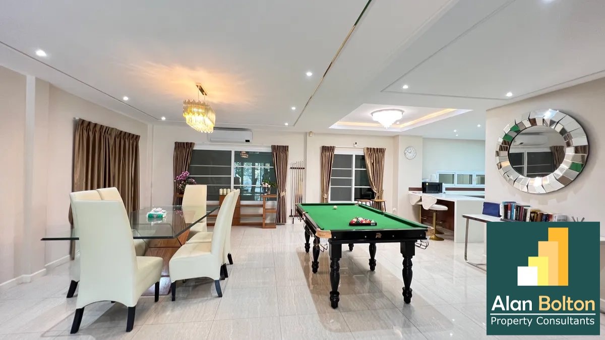 Pool Villa 4 Bedrooms 3 Bathrooms in East Pattaya photo 7