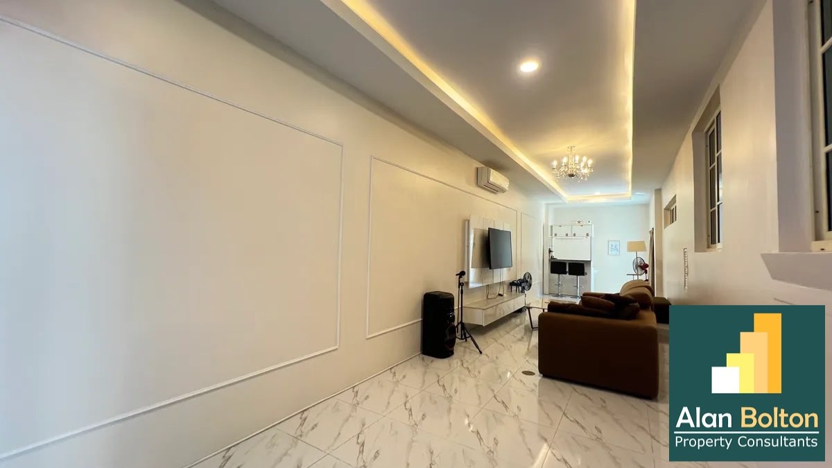 Pool Villa 4 Bedrooms 3 Bathrooms in East Pattaya photo 12