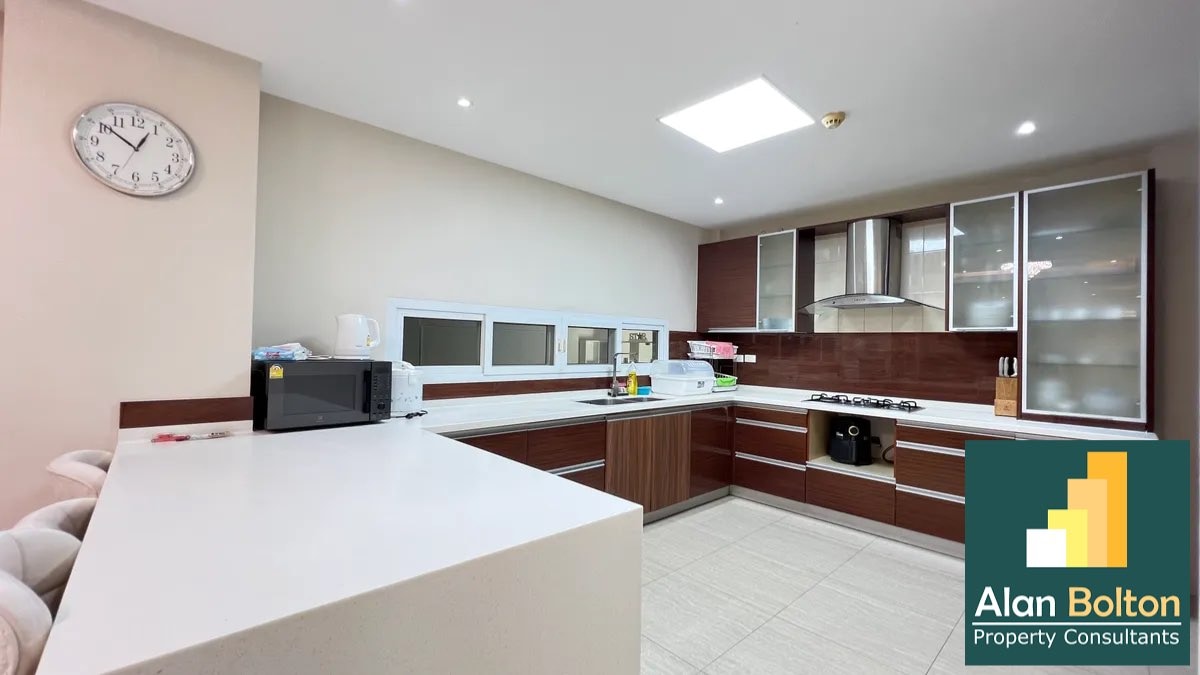Pool Villa 4 Bedrooms 3 Bathrooms in East Pattaya photo 10