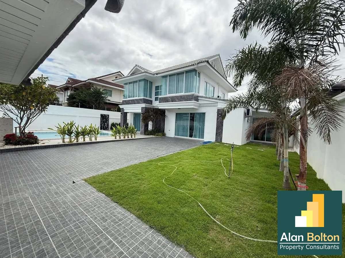 Modern Style Pool Villa 5 beds 5 baths in East Pattaya for SALE/RENT