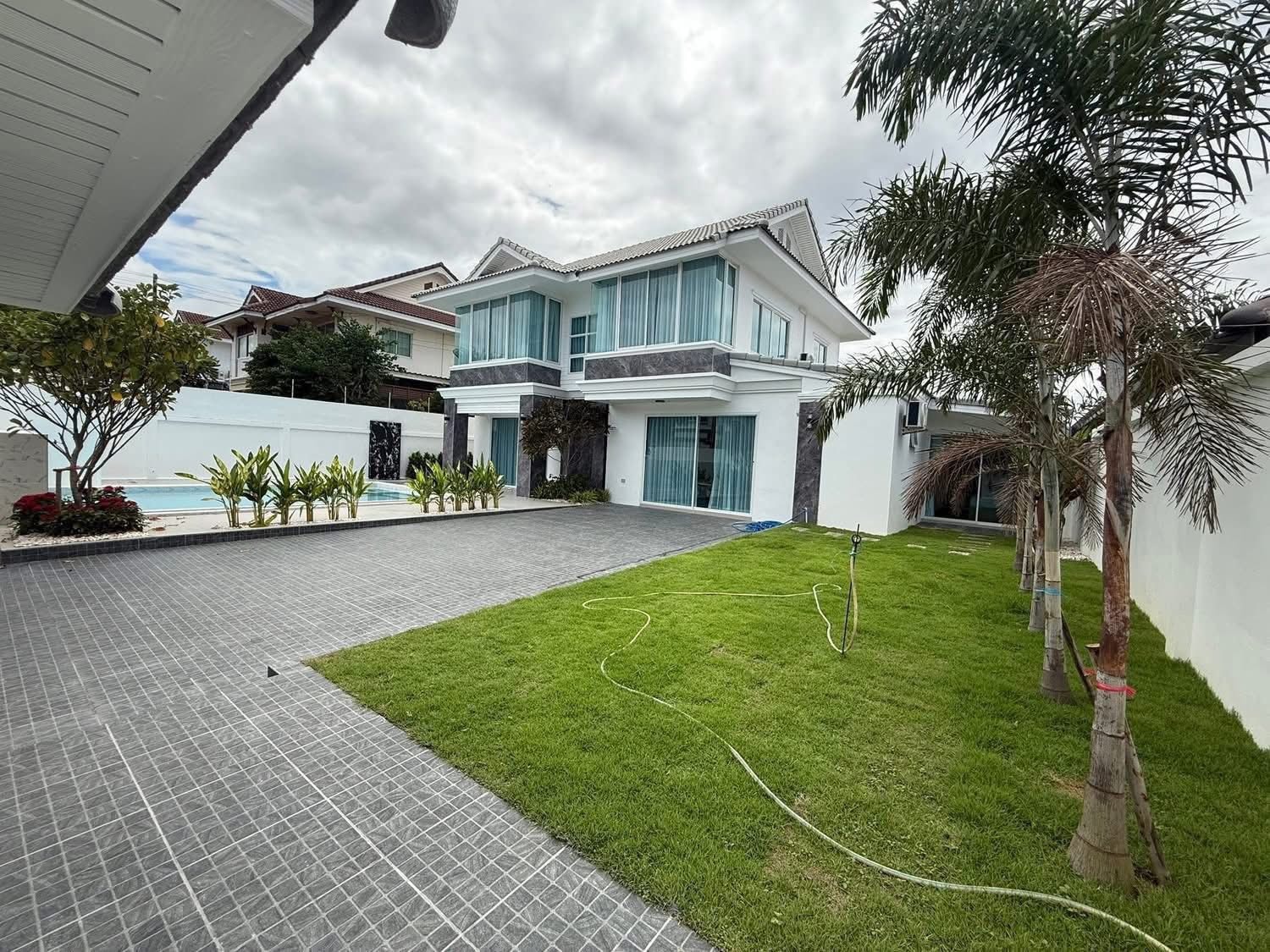 Modern Style Pool Villa 5 beds 5 baths in East Pattaya for SALE/RENT photo 27