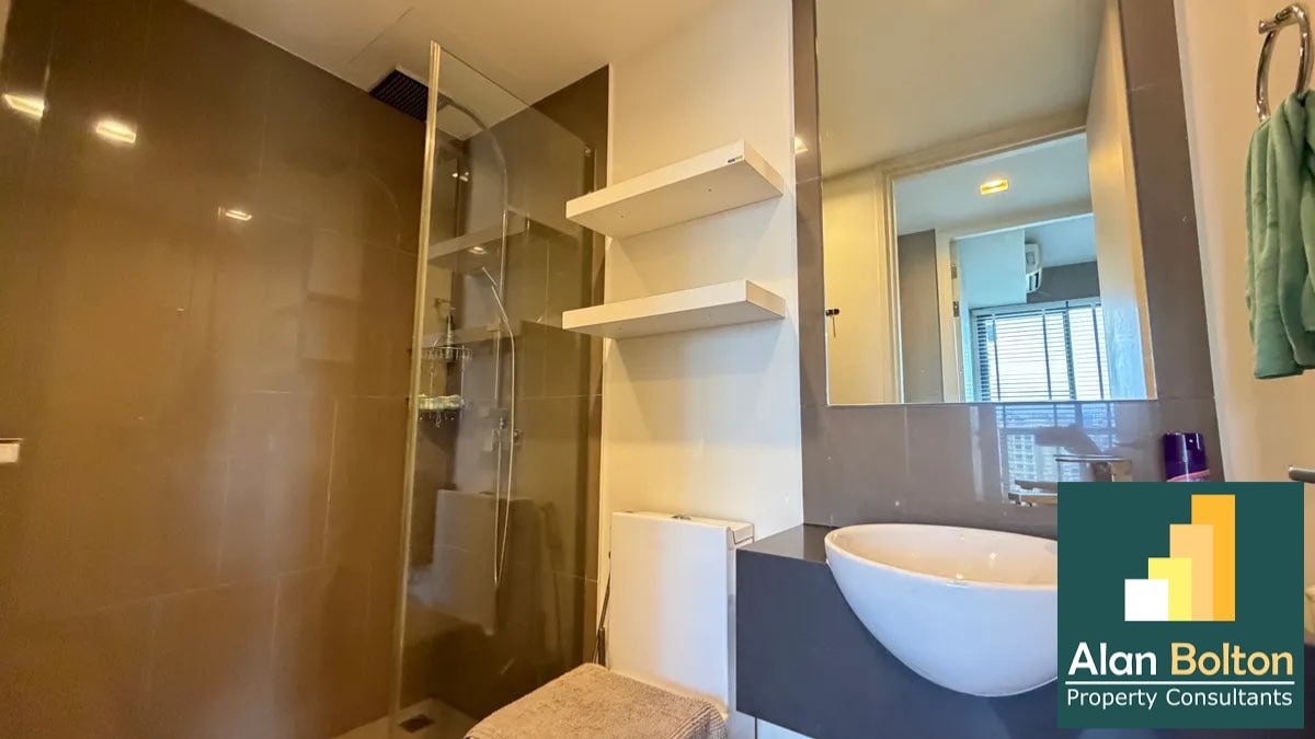 Great view two bedroom Condominium For Sale In Prahtamnak photo 4