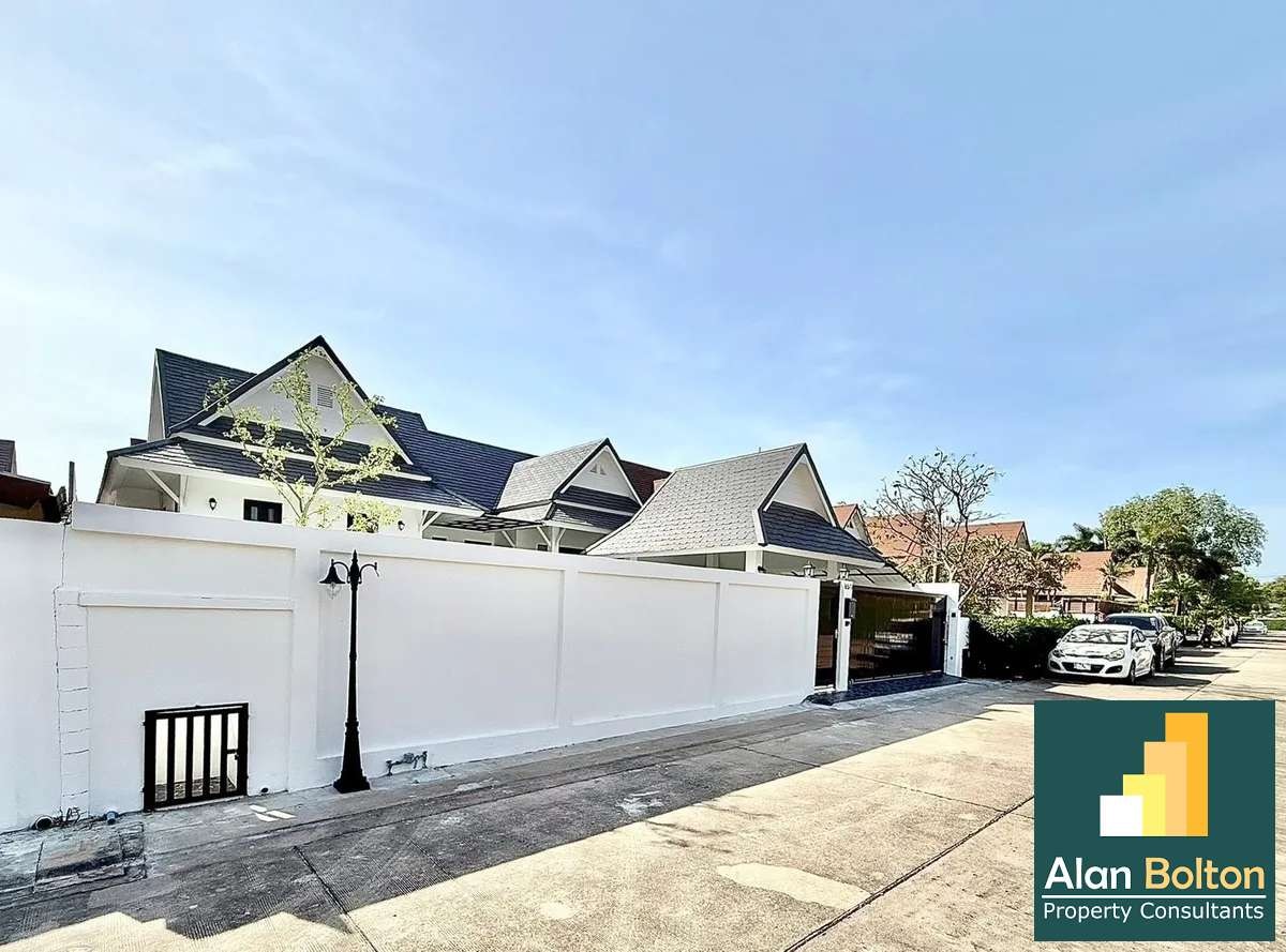 Pool villa 3 Bedrooms 3 Bathrooms in East Pattaya photo 3