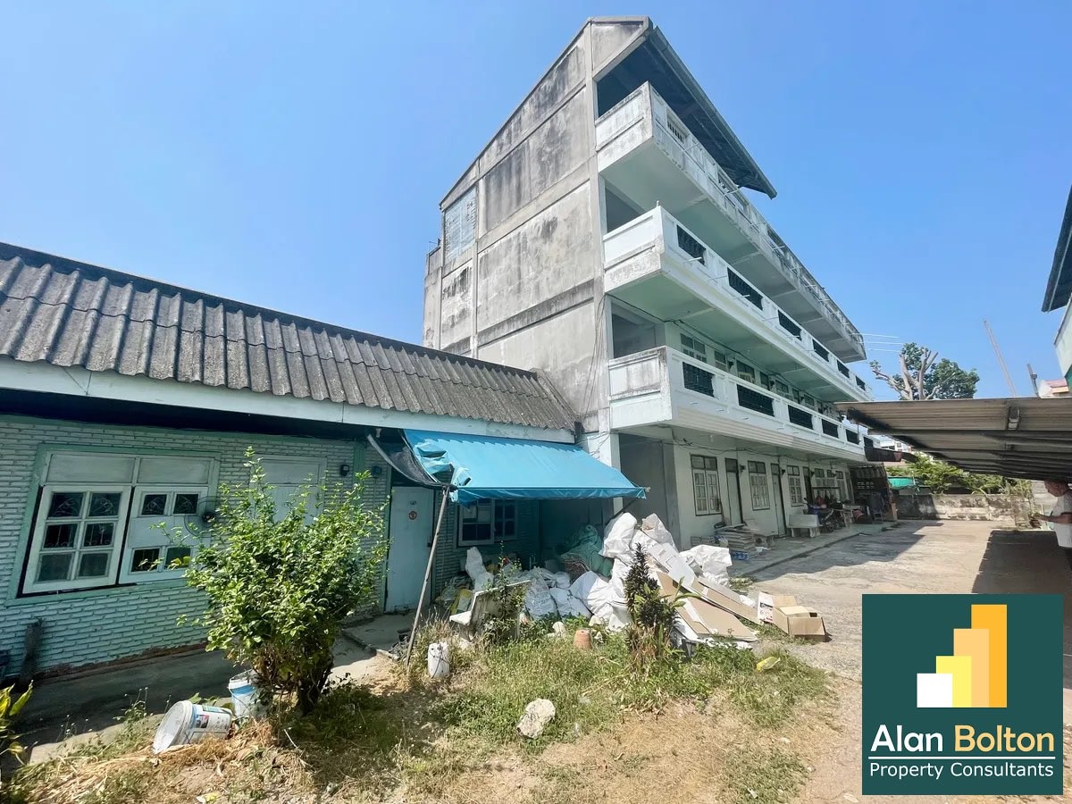 Apartment Building for Sale With 20 Studios Offering Huge Potential to Renovate or Build New photo 13