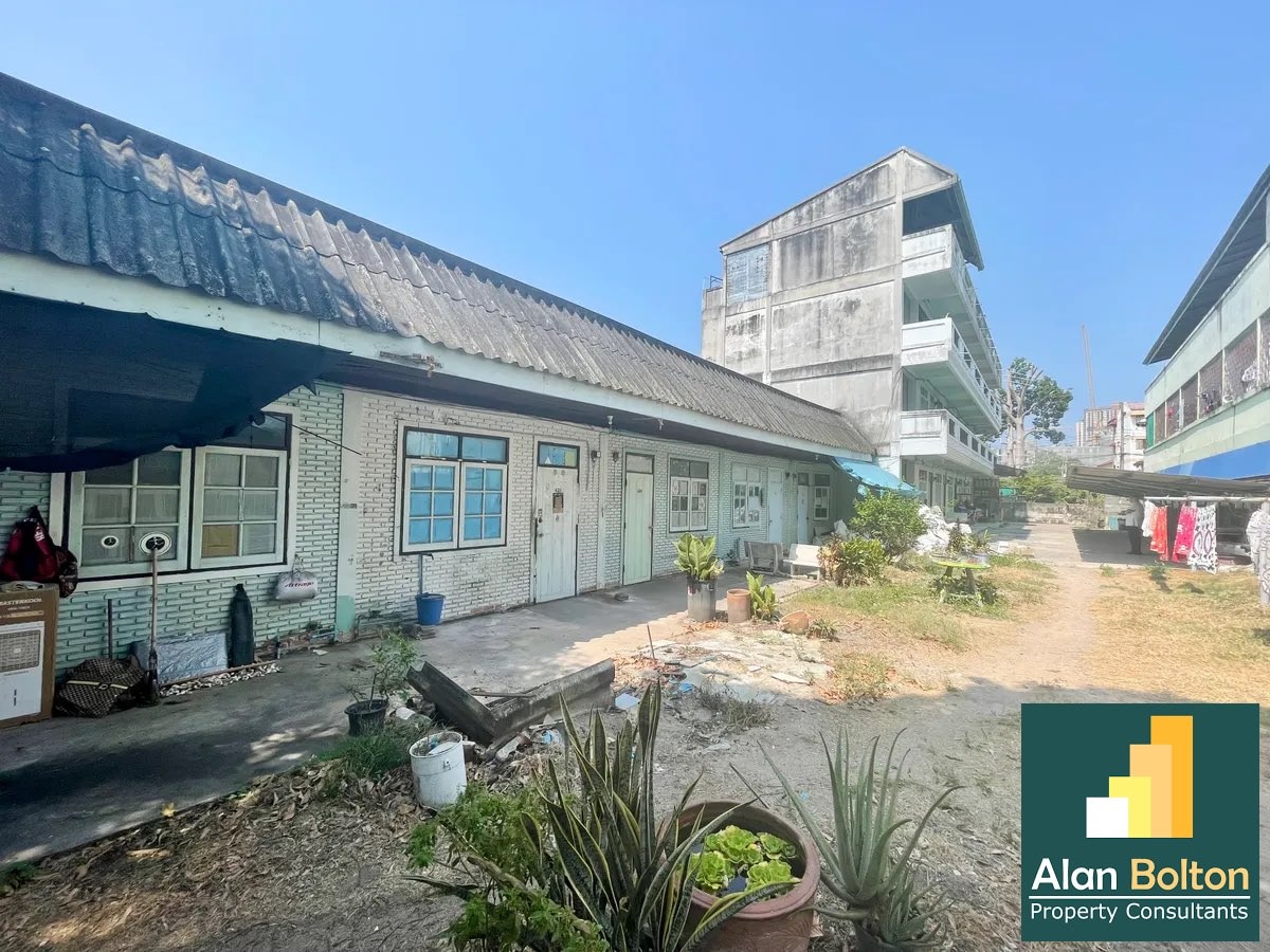 Apartment Building for Sale With 20 Studios Offering Huge Potential to Renovate or Build New
