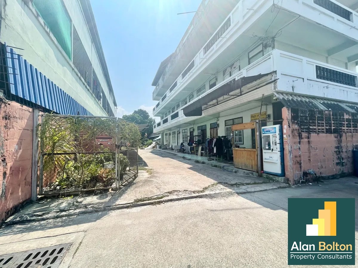 Apartment Building for Sale With 20 Studios Offering Huge Potential to Renovate or Build New photo 3