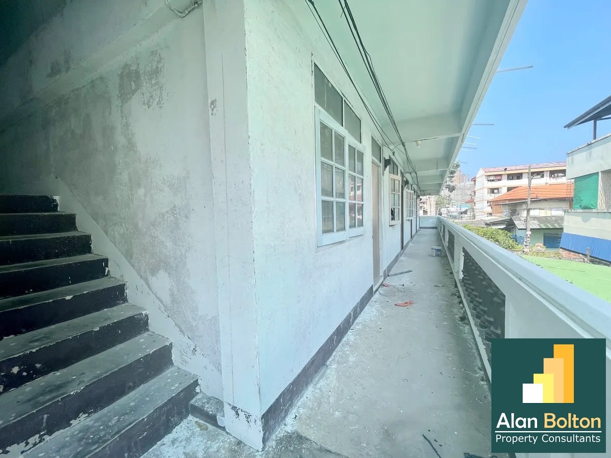 Apartment Building for Sale With 20 Studios Offering Huge Potential to Renovate or Build New photo 4