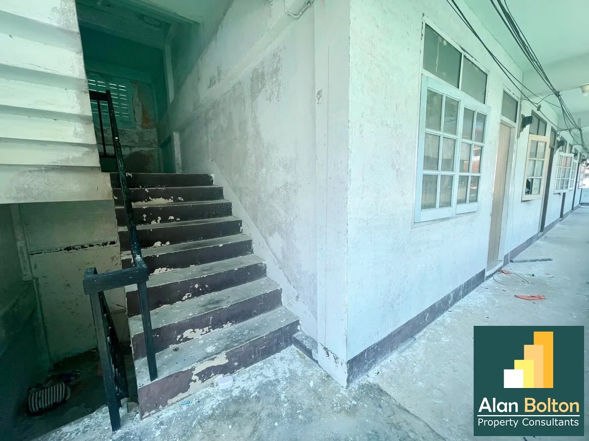 Apartment Building for Sale With 20 Studios Offering Huge Potential to Renovate or Build New photo 7
