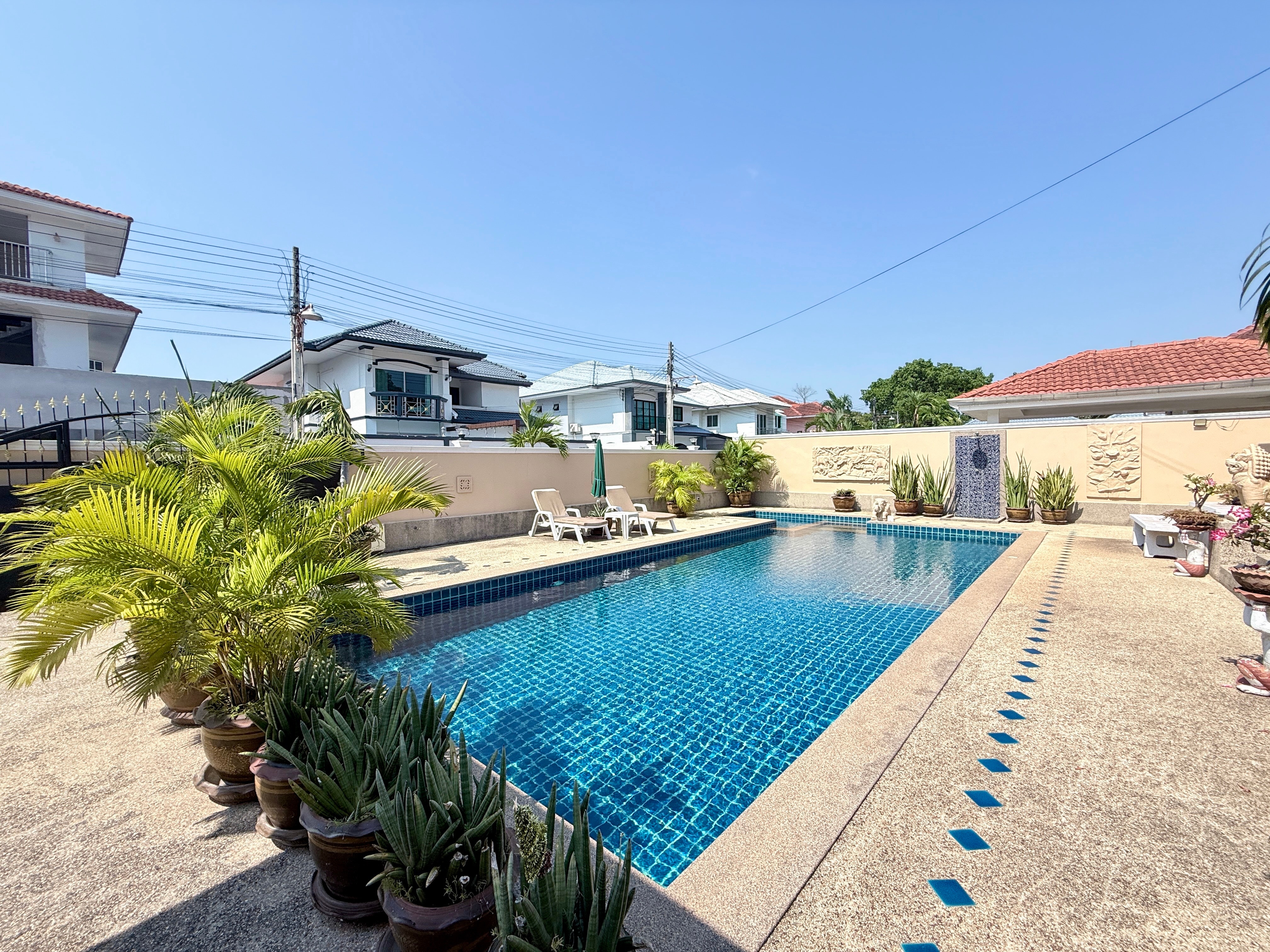 2 Bedroom 2 Bathroom in Pratumnak for Rent photo 40