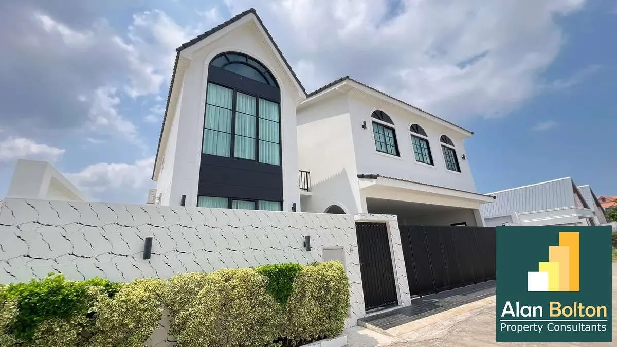 Pool villa 5 Bedrooms 6 Bathrooms in East Pattaya photo 2