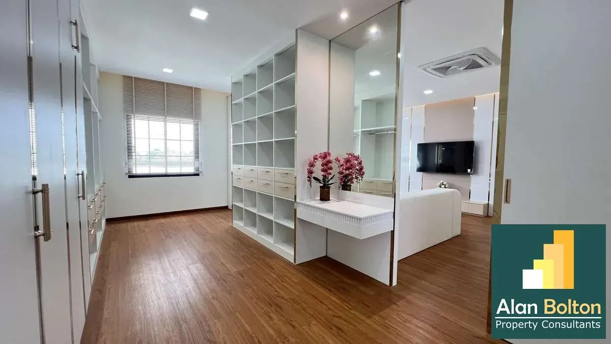 Pool villa 5 Bedrooms 6 Bathrooms in East Pattaya photo 16