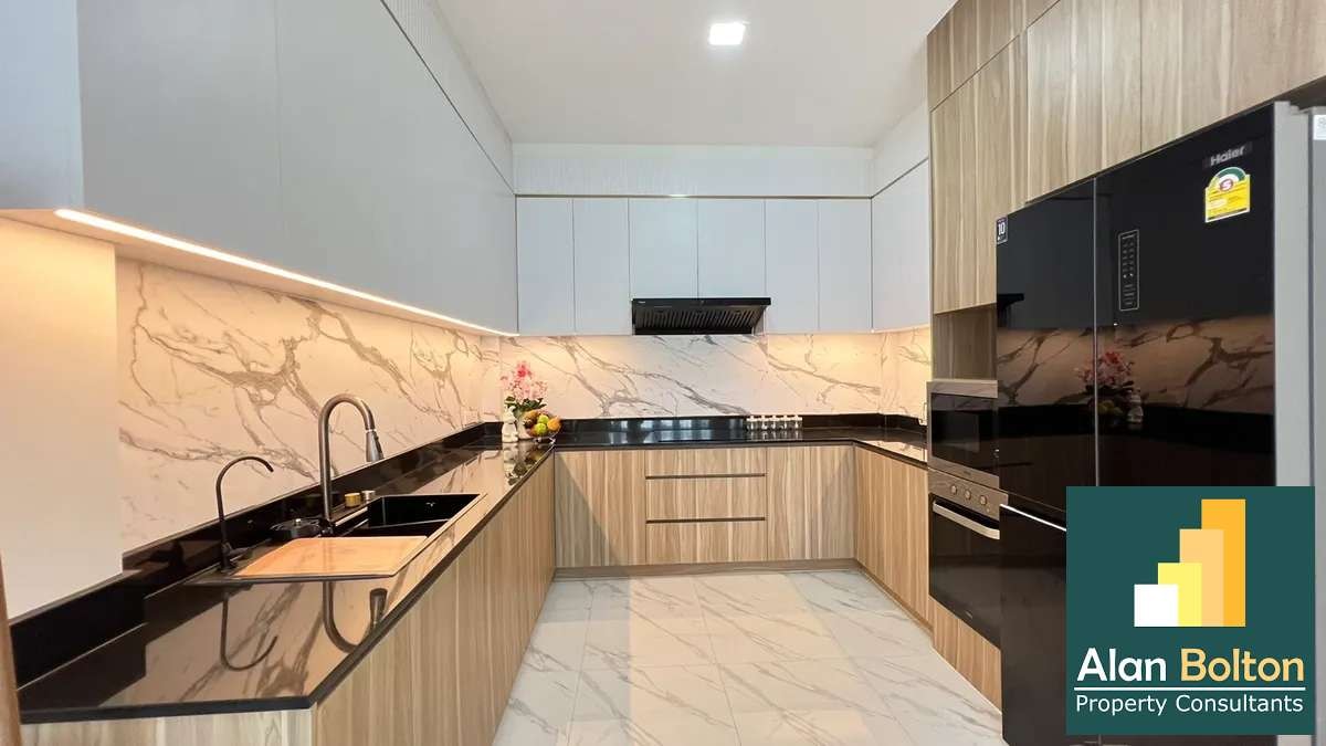 Pool villa 5 Bedrooms 6 Bathrooms in East Pattaya photo 8