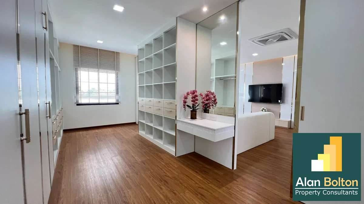 Pool villa 5 Bedrooms 6 Bathrooms in East Pattaya photo 16