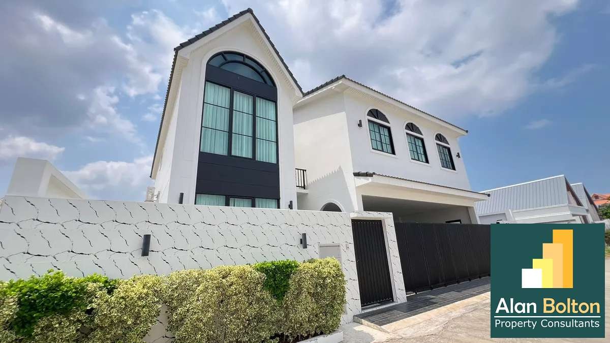 Pool villa 5 Bedrooms 6 Bathrooms in East Pattaya photo 2