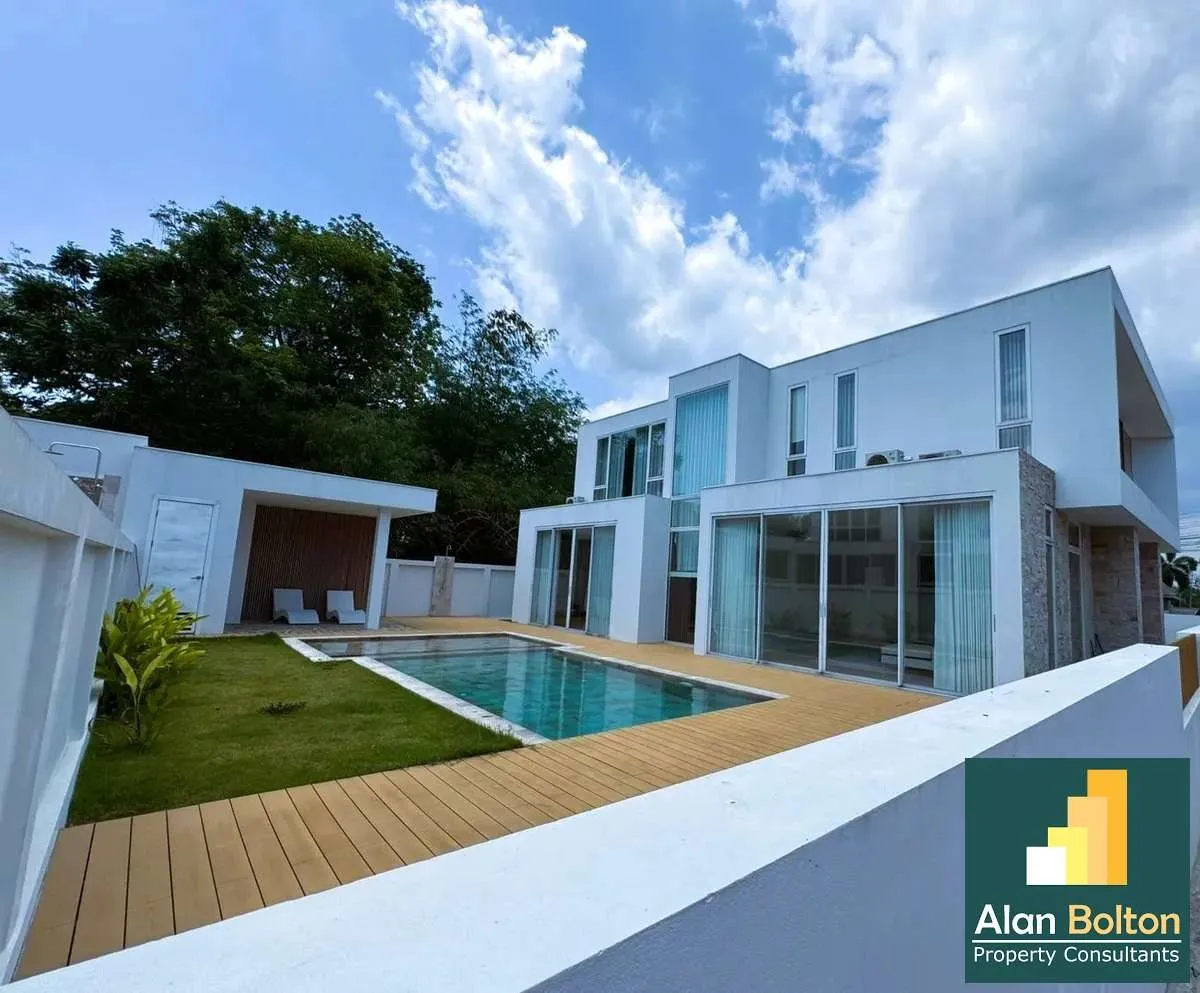 Brand New Modern Luxury 5 Bed 5 Bath Pool Villa Near MapPhrachan Lake