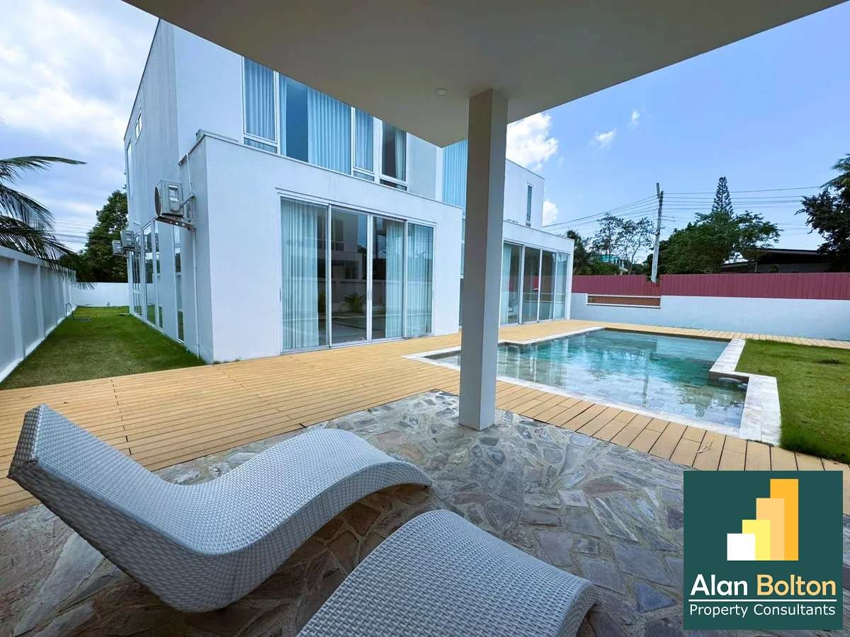 Brand New Modern Luxury 5 Bed 5 Bath Pool Villa Near MapPhrachan Lake photo 11
