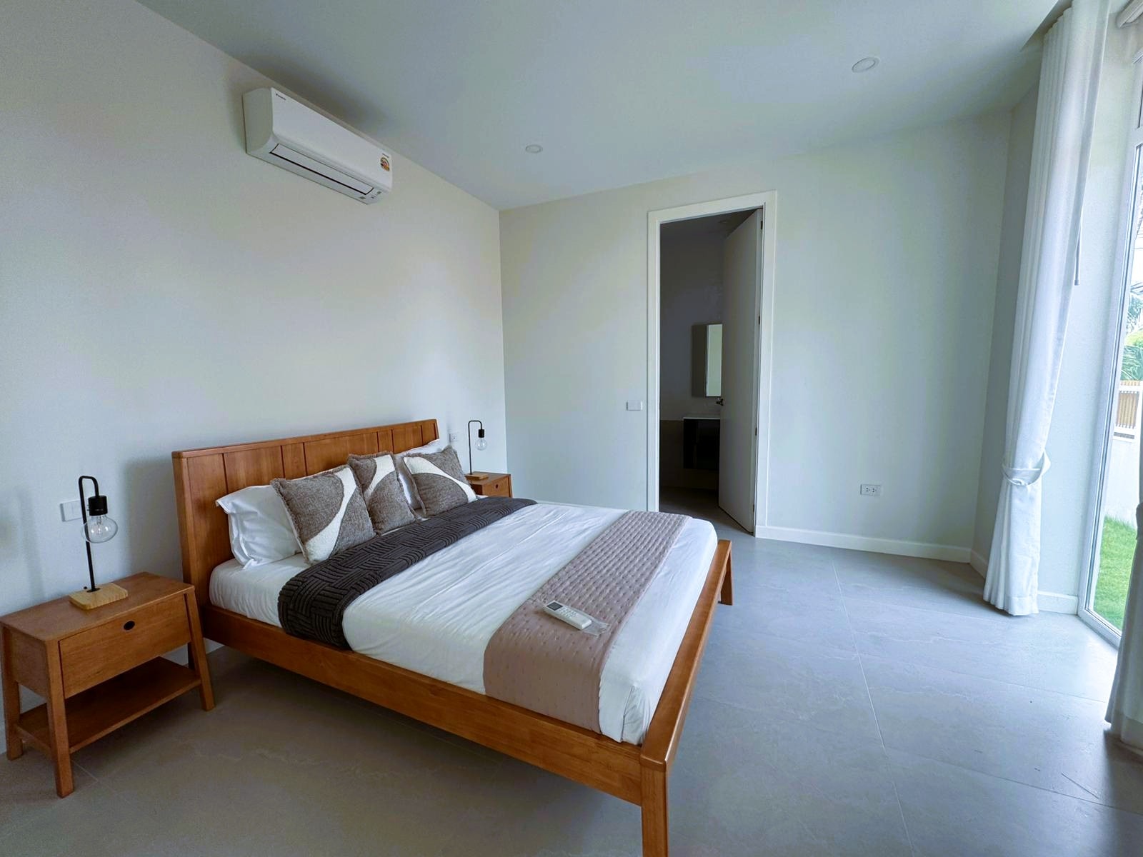 Brand New Modern Luxury 5 Bed 5 Bath Pool Villa Near MapPhrachan Lake photo 60