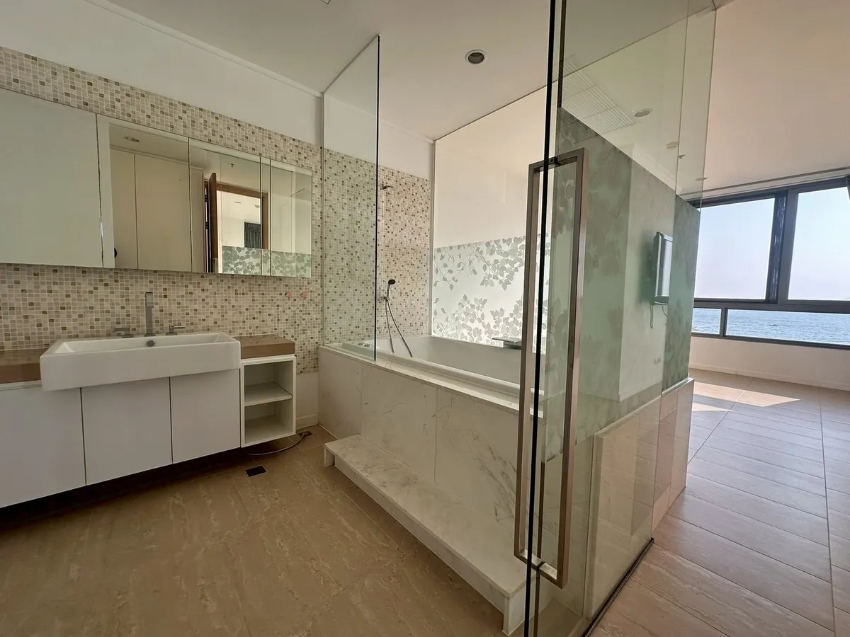 Beachfront Corner 3 beds 2 baths in Northpoint for RENT photo 37