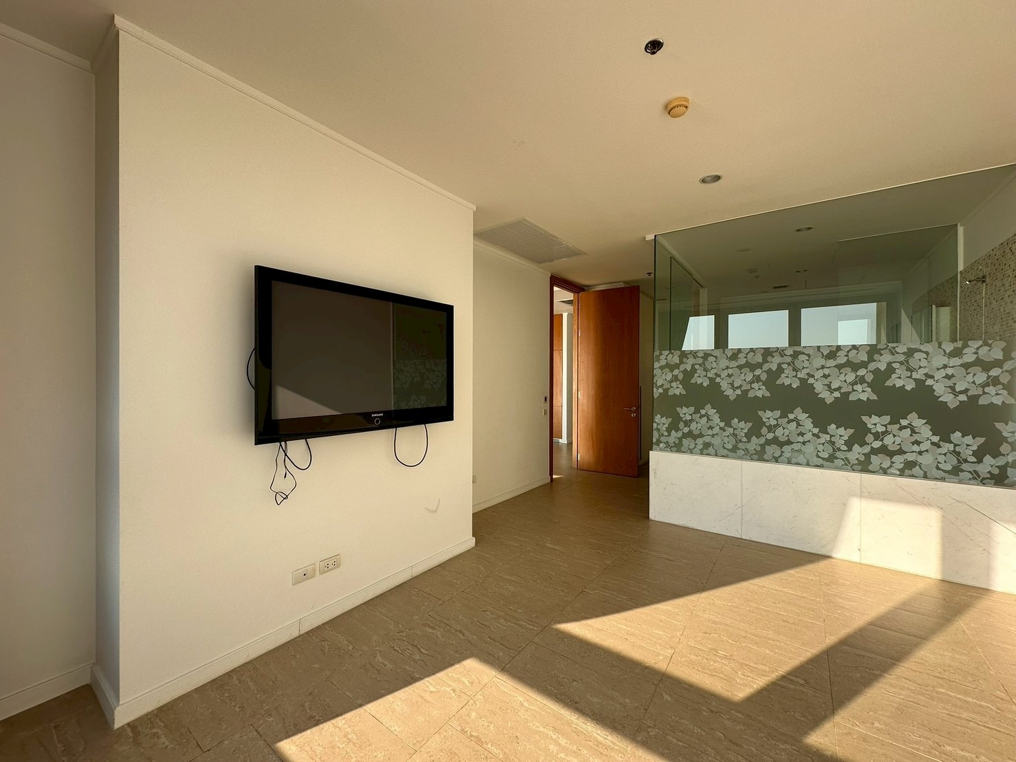 Beachfront Corner 3 beds 2 baths in Northpoint for RENT photo 25