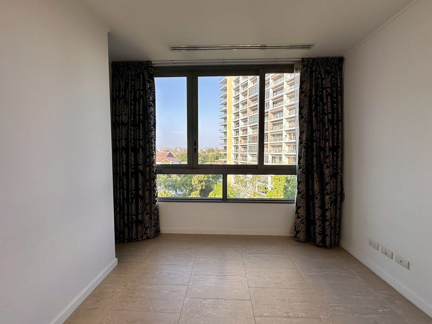 Beachfront Corner 3 beds 2 baths in Northpoint for RENT photo 32