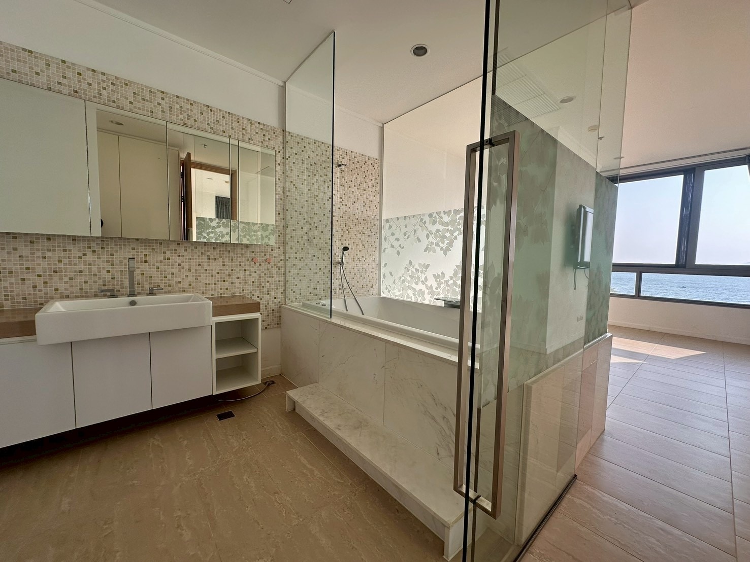 Beachfront Corner 3 beds 2 baths in Northpoint for RENT photo 37