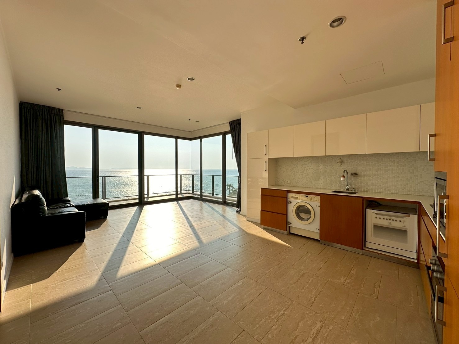 Beachfront Corner 3 beds 2 baths in Northpoint for RENT photo 33
