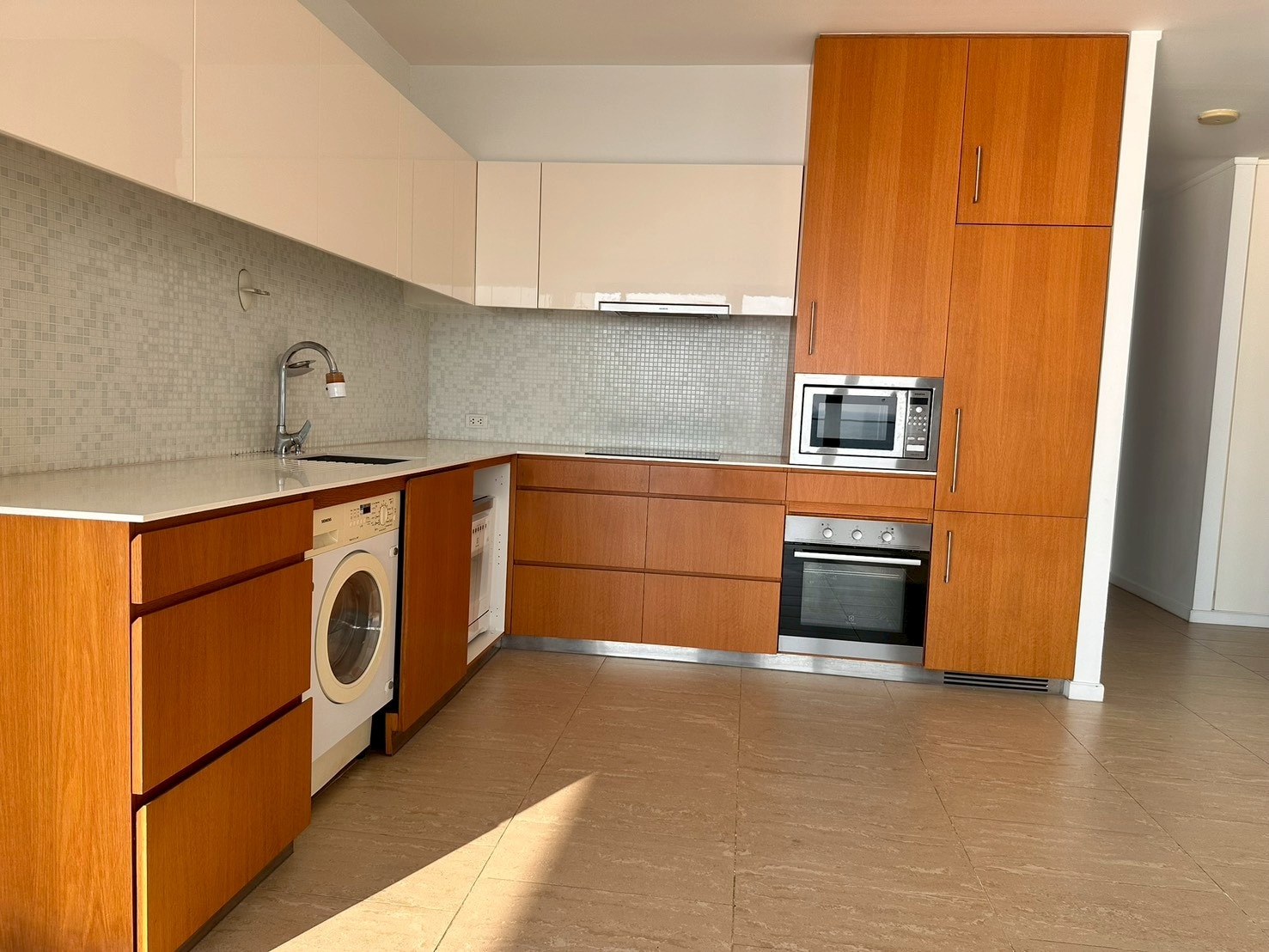 Beachfront Corner 3 beds 2 baths in Northpoint for RENT photo 23