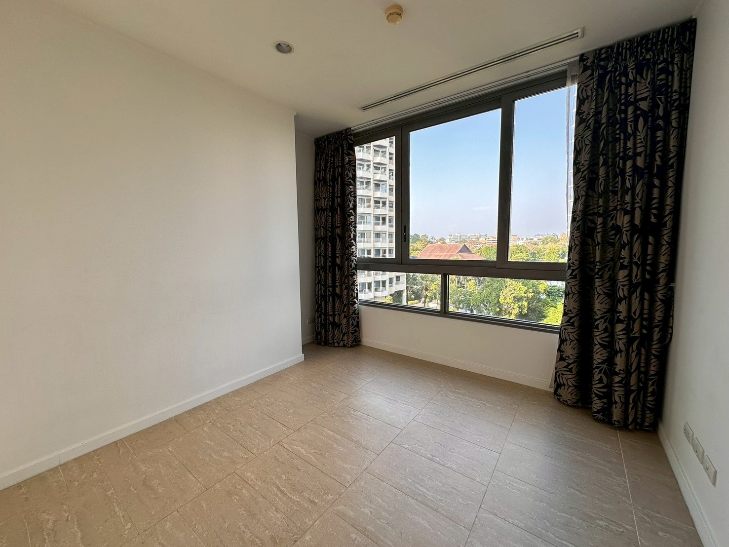 Beachfront Corner 3 beds 2 baths in Northpoint for RENT photo 30
