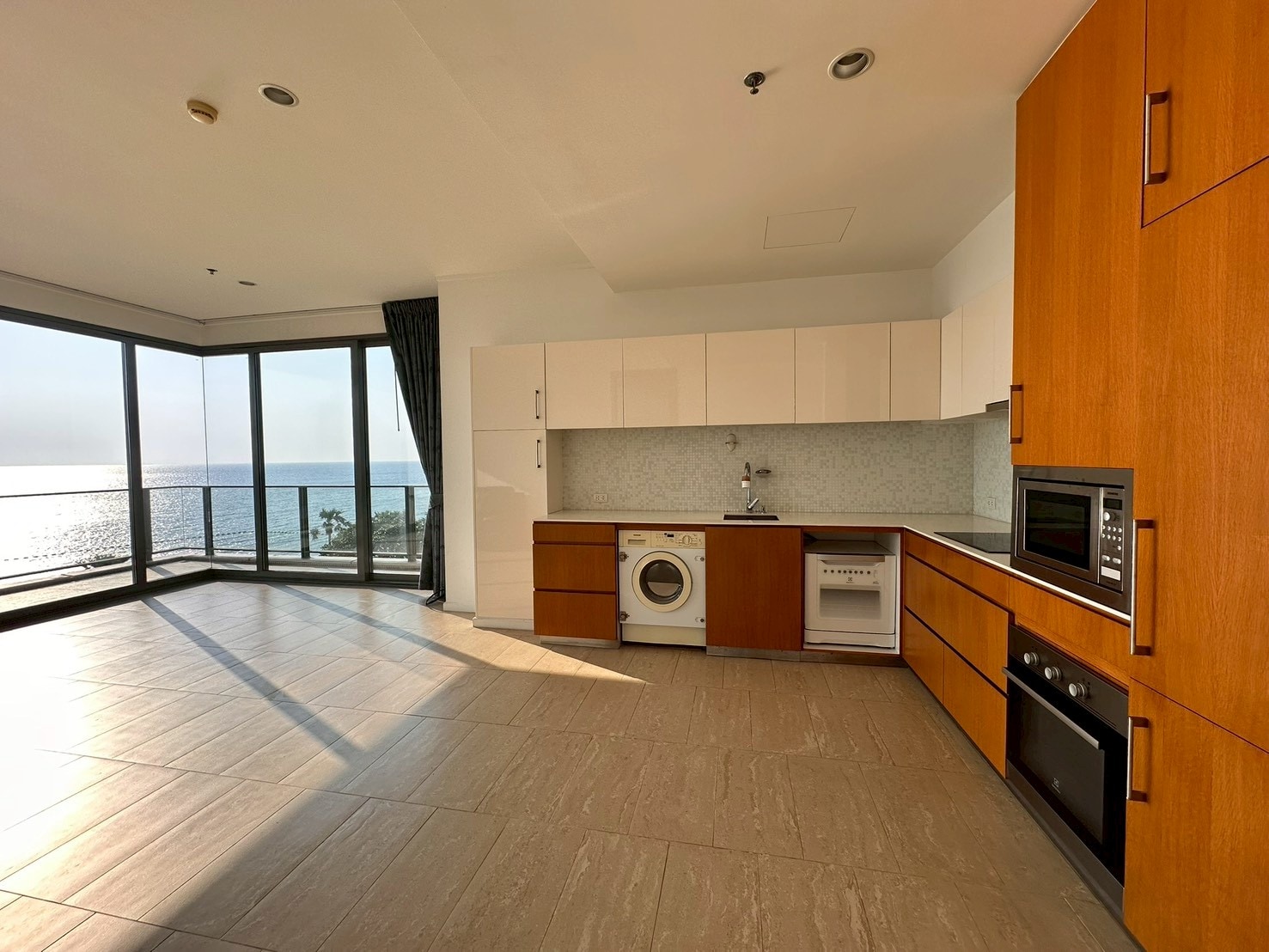 Beachfront Corner 3 beds 2 baths in Northpoint for RENT photo 35