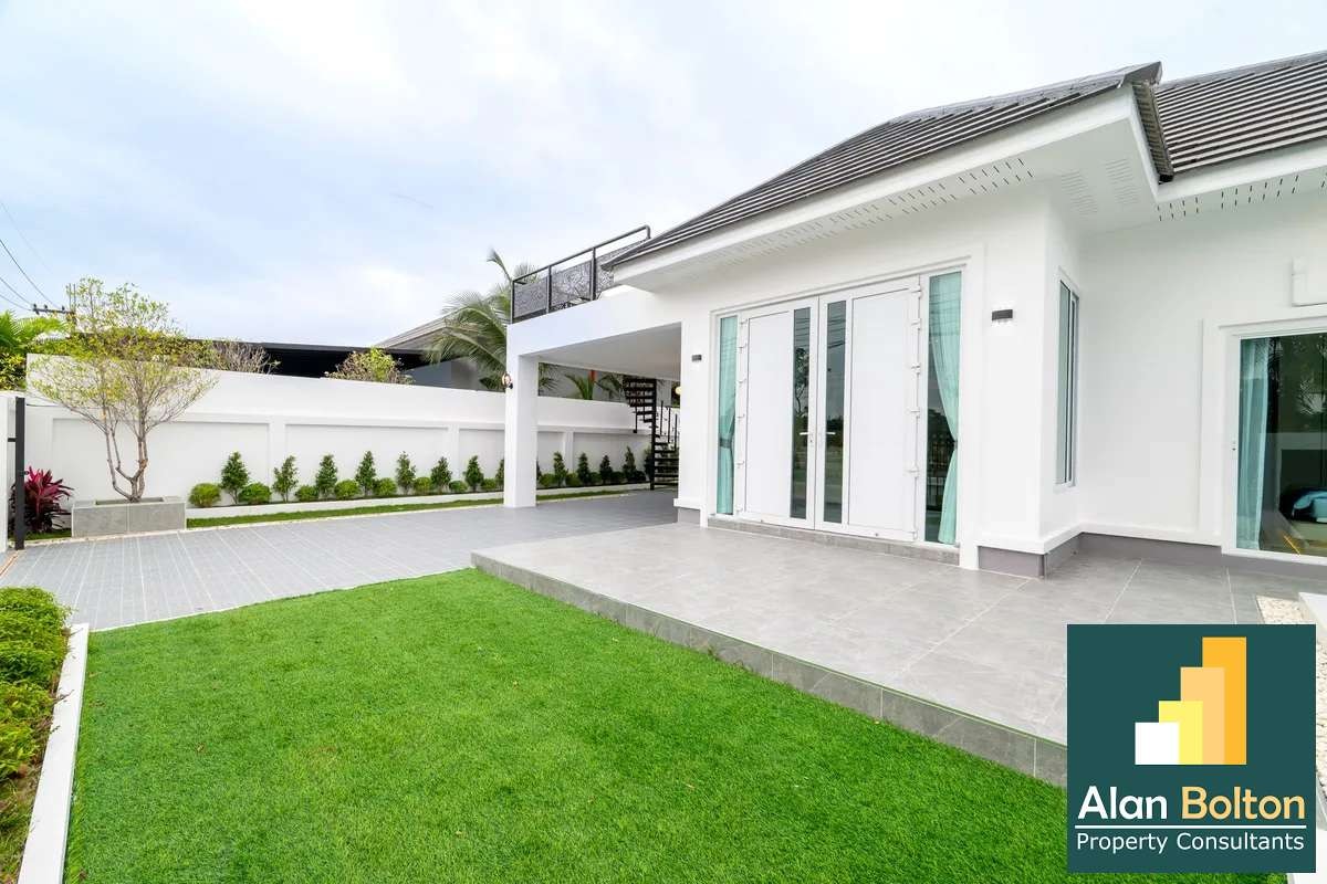Brand New Pool Villa 3 beds 4 bath in East Pattaya for SALE photo 14