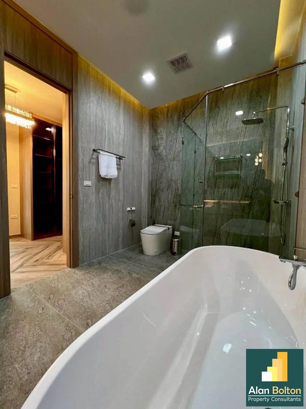Brand New Modern Luxury 5 Bed 6 Bath Pool Villa In East Pattaya photo 24
