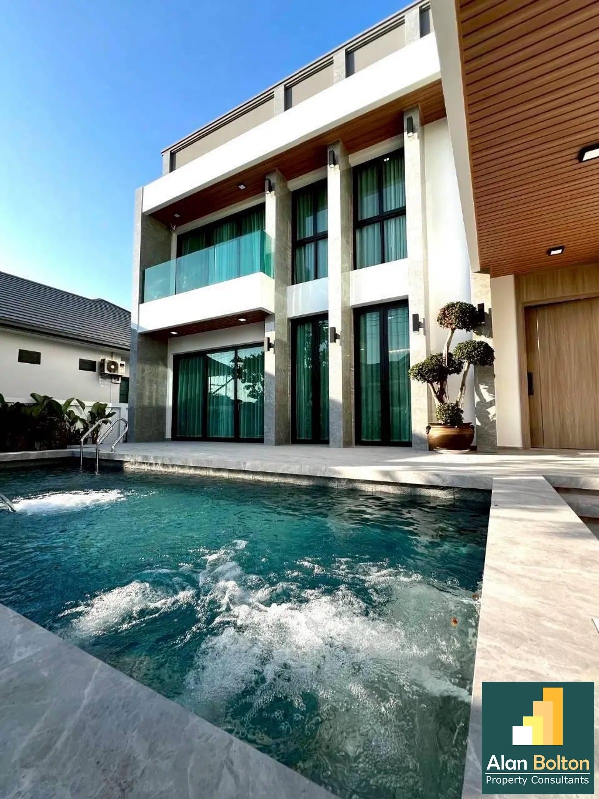Brand New Modern Luxury 5 Bed 6 Bath Pool Villa In East Pattaya