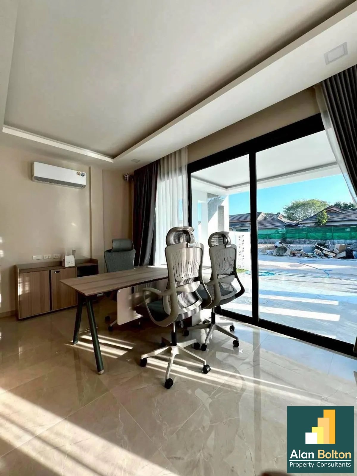 Brand New Modern Luxury 5 Bed 6 Bath Pool Villa In East Pattaya photo 5