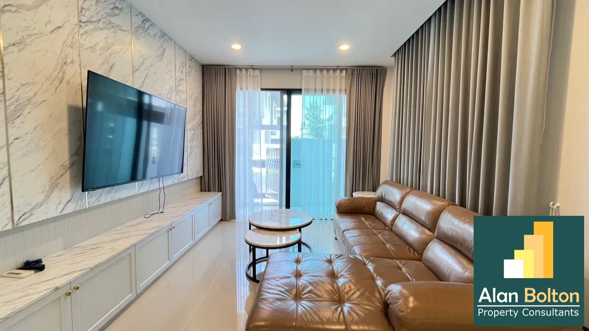 2 - story 3 Bedrooms House For Rent In East Pattaya photo 2