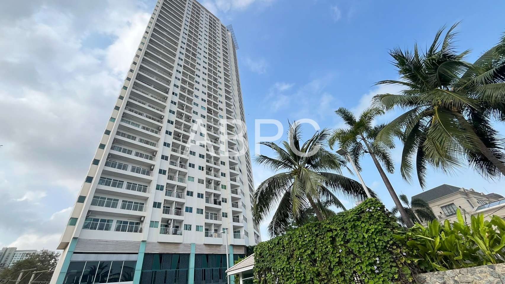 Ocean View 1 Bed 2 Bath Condo in Wongamat photo 2