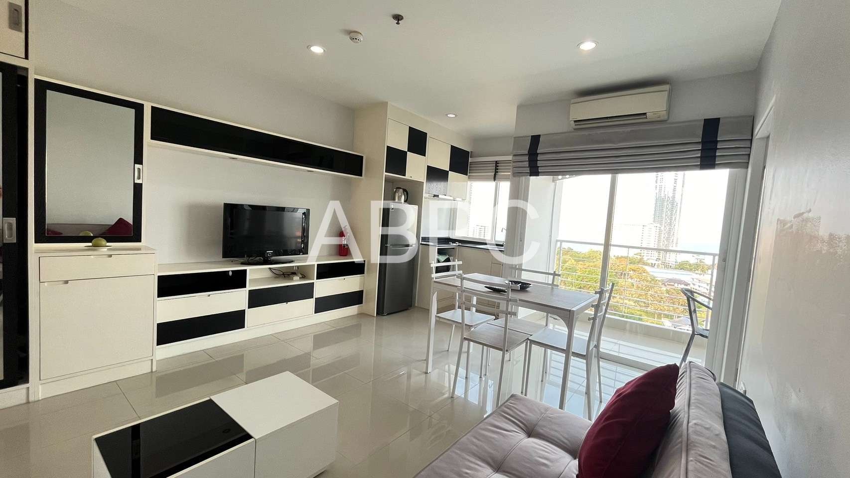 Ocean View 1 Bed 2 Bath Condo in Wongamat photo 8