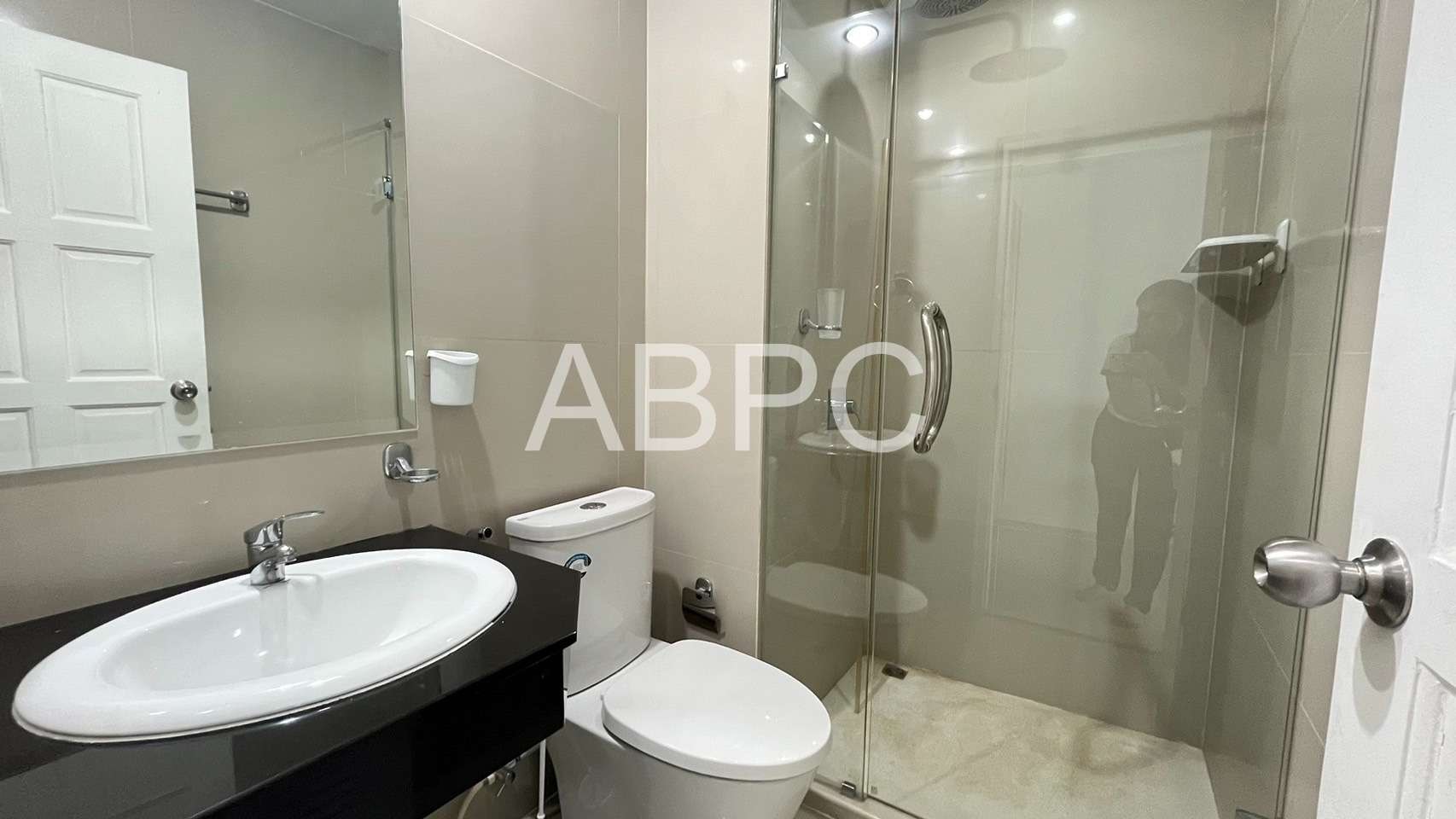 Ocean View 1 Bed 2 Bath Condo in Wongamat photo 5