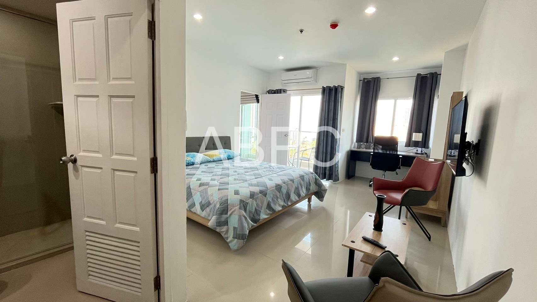 Ocean View 1 Bed 2 Bath Condo in Wongamat photo 11
