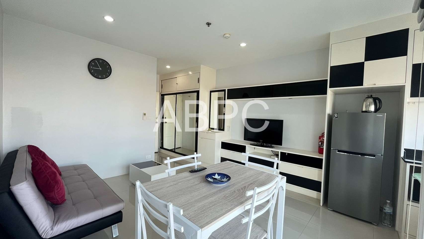 Ocean View 1 Bed 2 Bath Condo in Wongamat photo 9
