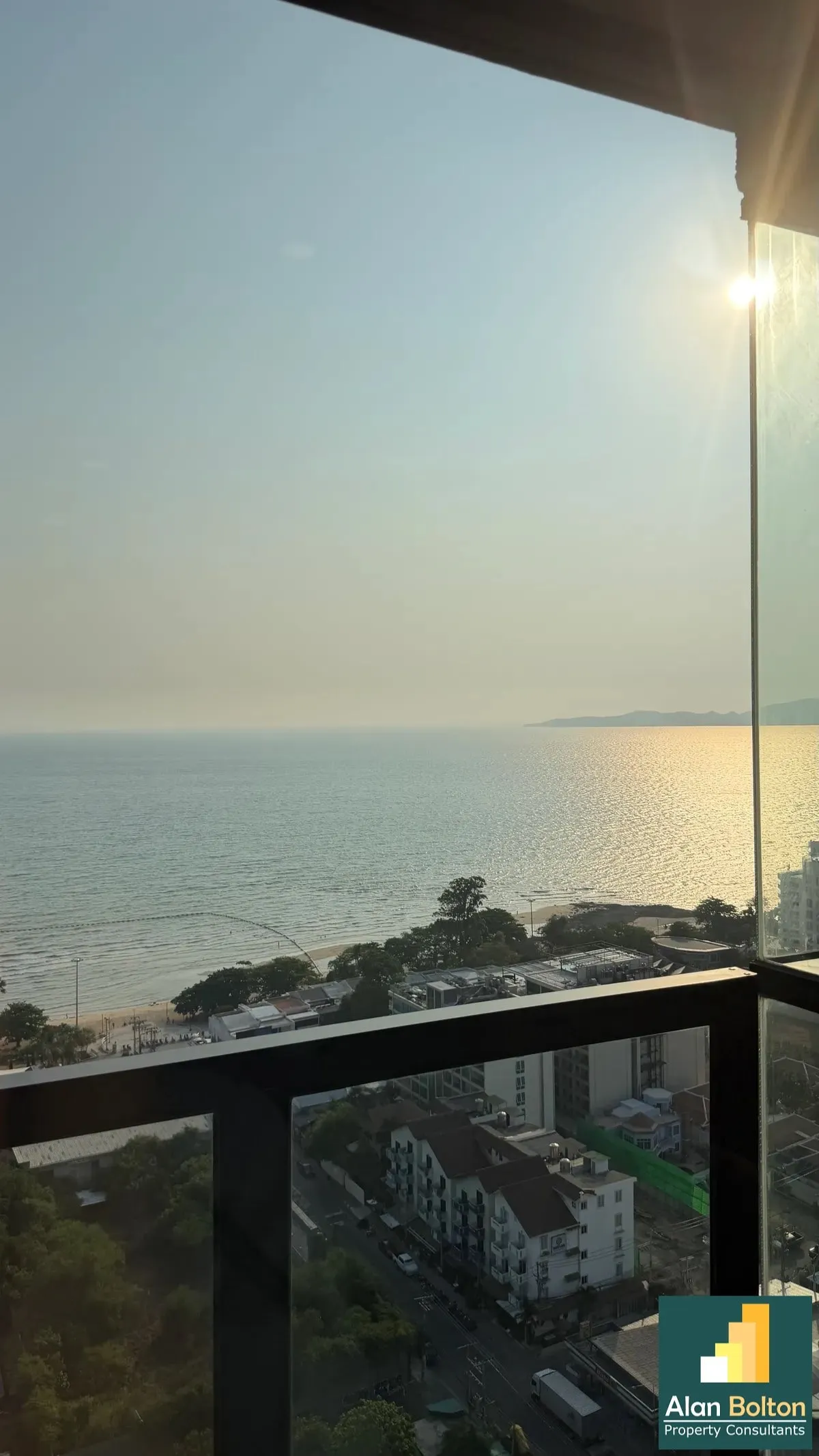 Stunning Sea view 1 bedroom condo for sale in Prahtamnak photo 4