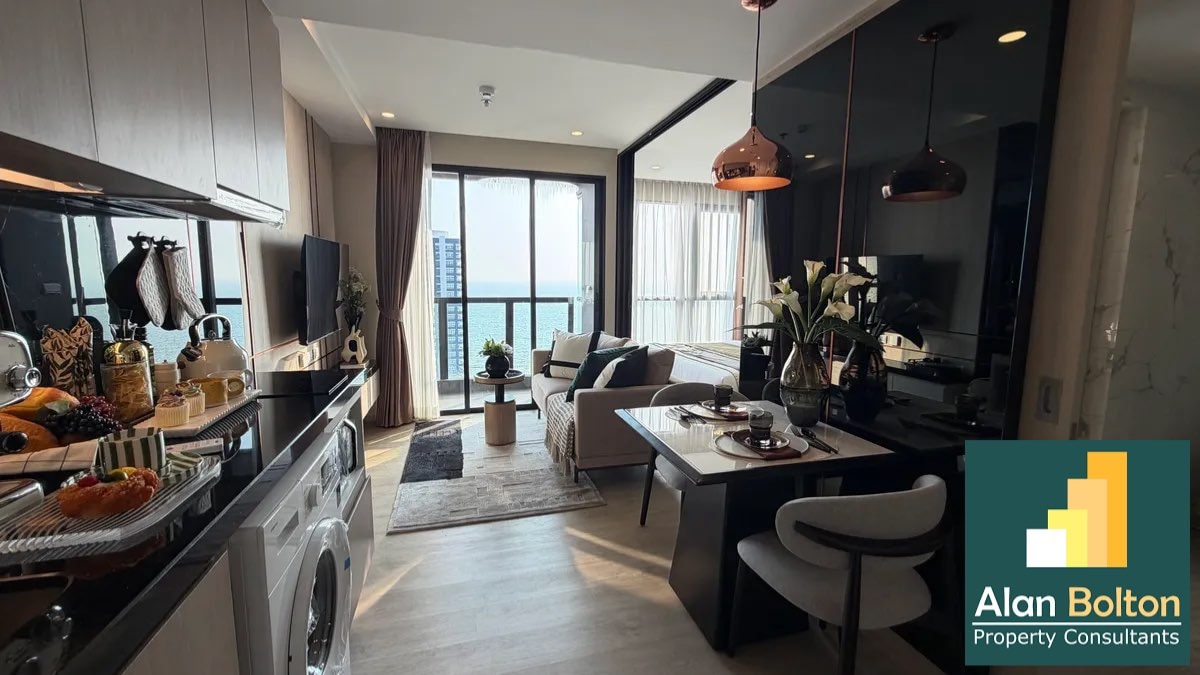 Stunning Sea view 1 bedroom condo for sale in Prahtamnak photo 12