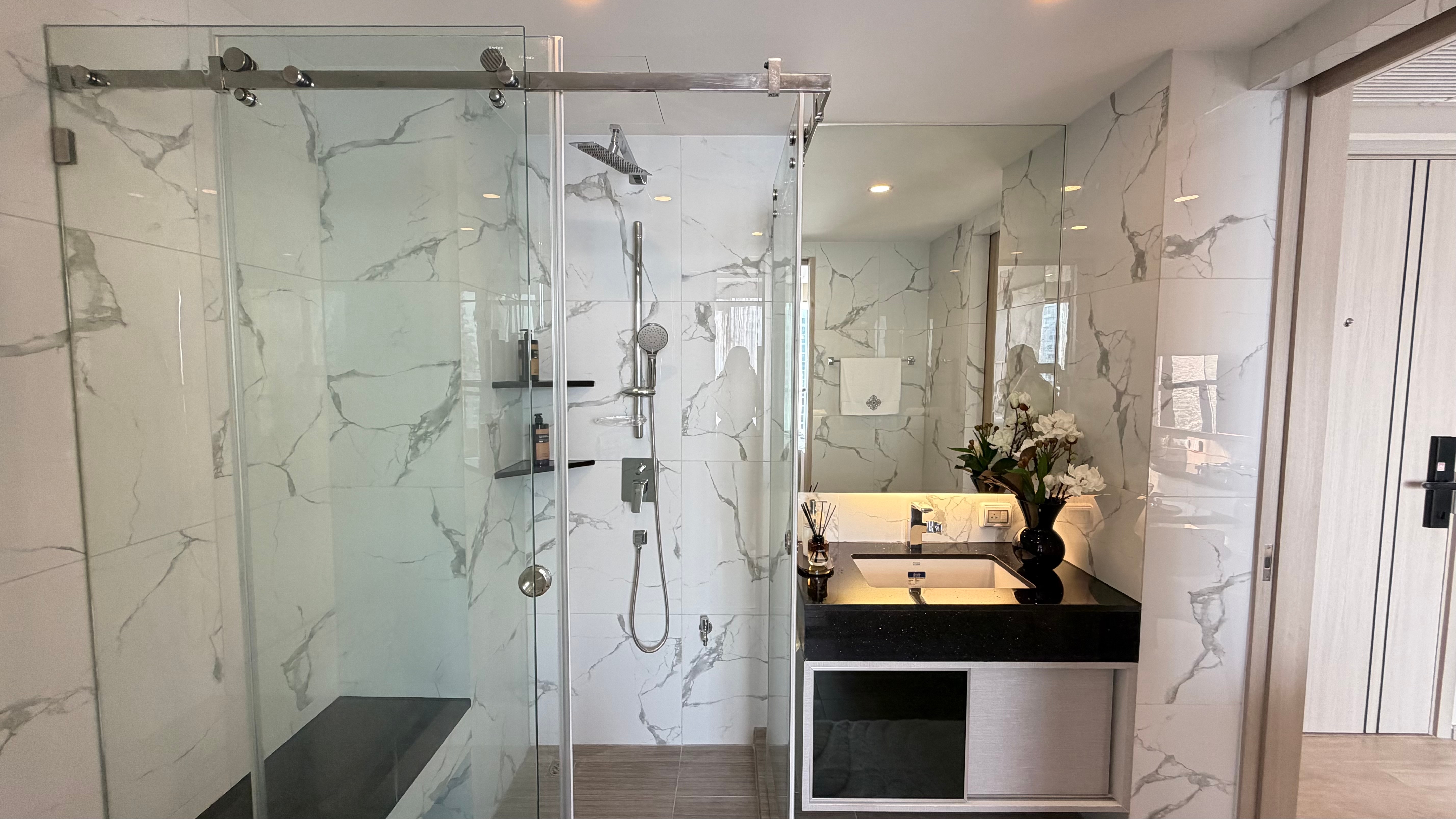 Stunning Sea view 1 bedroom condo for sale in Prahtamnak photo 26