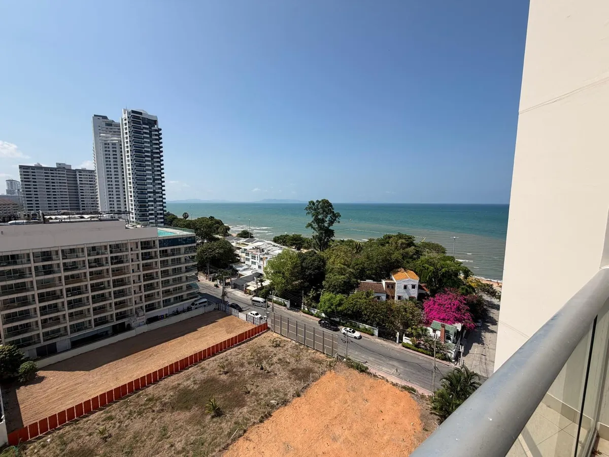 Spacious One Bedroom Unit in Popular Sands Condominium