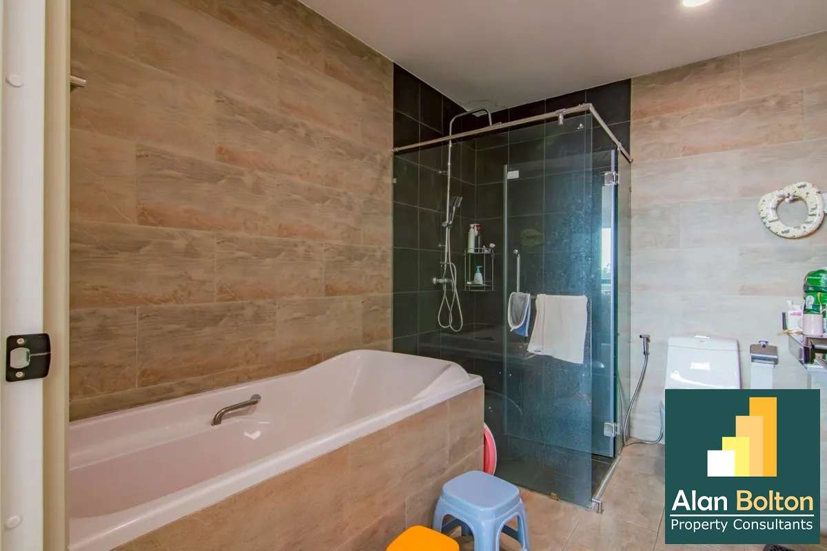 Specious Living area 2 beds 3 baths in Gardenia (FQ) for SALE photo 9